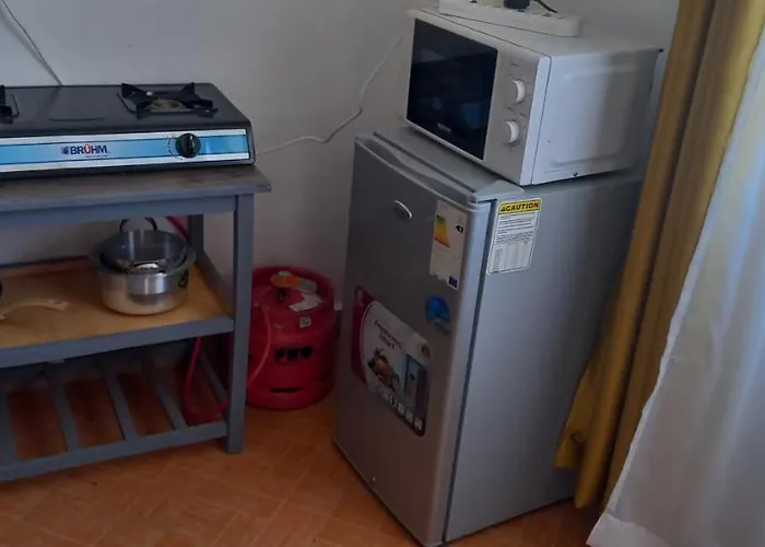 Spacious Studio In Roysambu