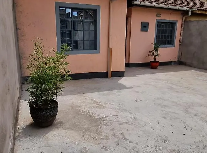 Lux Suites Donholm Family Bungalow