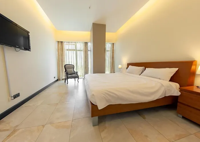 Lux Suites Le Marc Luxury Apartments