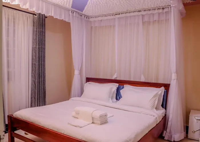 Dayo Suites And Hotel