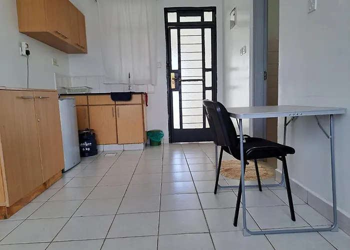 Cozy & Chic Studio With Study, Pool, Gym And Espresso Maker