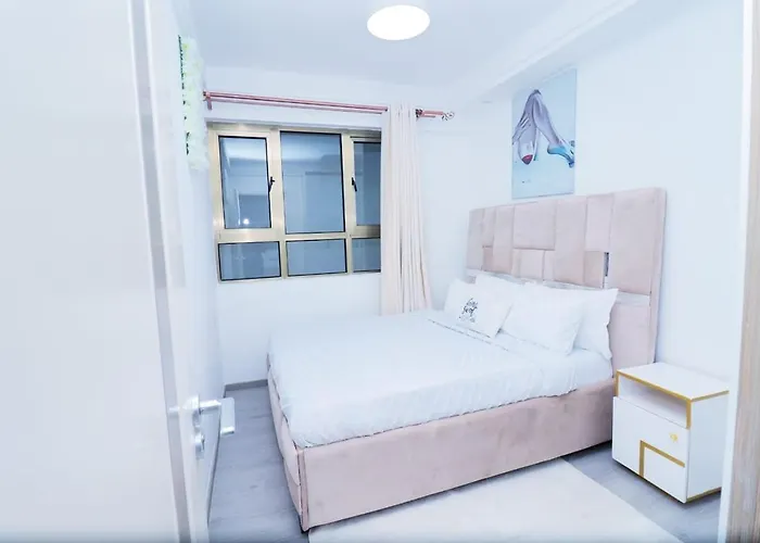Lux Suites Gold Park Apartments