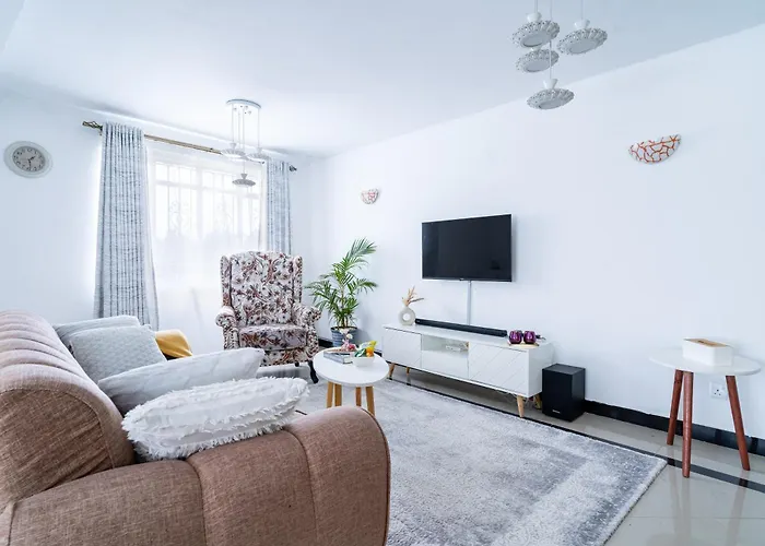 Lovely One Bedroom Apartment,Swimming Pool, Gym, Workspace
