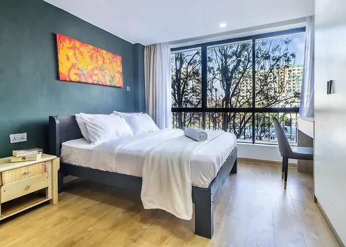 Luxe Studio With Pool, Gym And Work Space