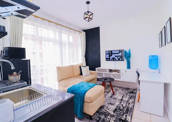 Ngong Road Studio, Racecourse Gardens With Free Parking, Netflix &Pool, Pearl1 Luxury Bnbs