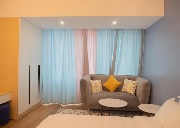 Laurell Hill Suites, Upper Hill