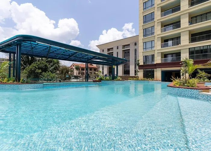 Luxe Place With Pool,Gym,Mini Mart In Yaya Center