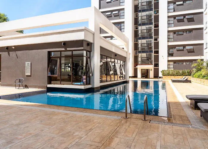 Luxury Apt Pool & Fast Wifi
