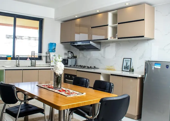 Madini Bnb Apartment By The Park Sgr Jkia