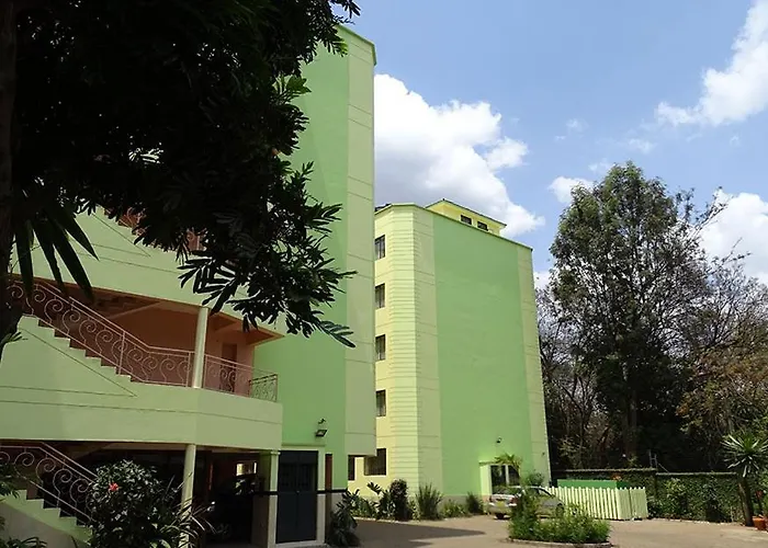 Pinnacle Court Apartments