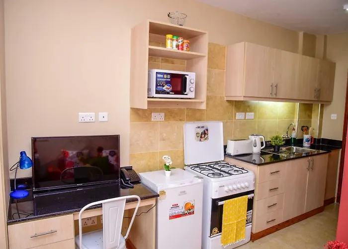 Pit-Stop Nairobi: Located Near Airport & Tourist Circuit