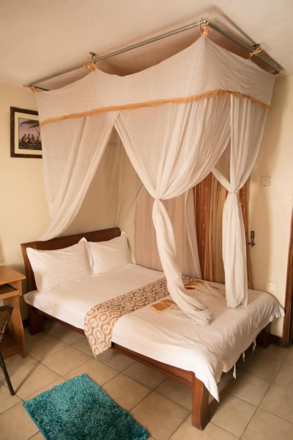 Airport View Plaza Hotel 2*
