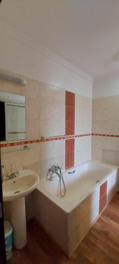 Pleasant Nest Near Jkia Airport And Sgr Station Homestay