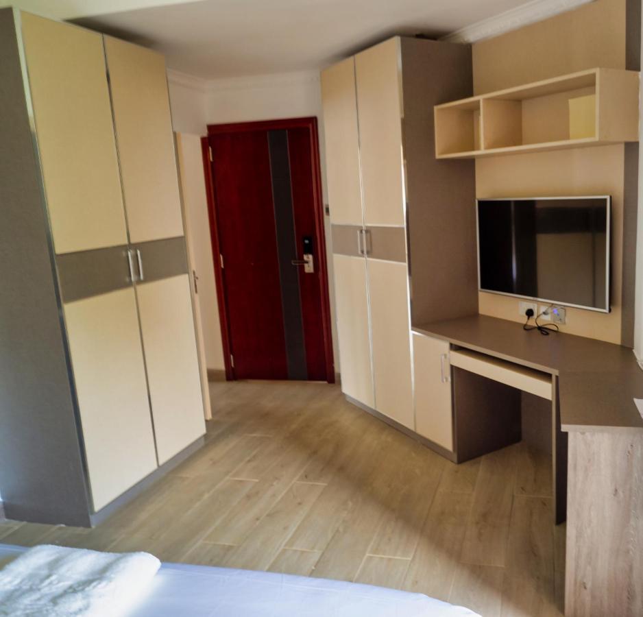 Kates Aparthotel 3*