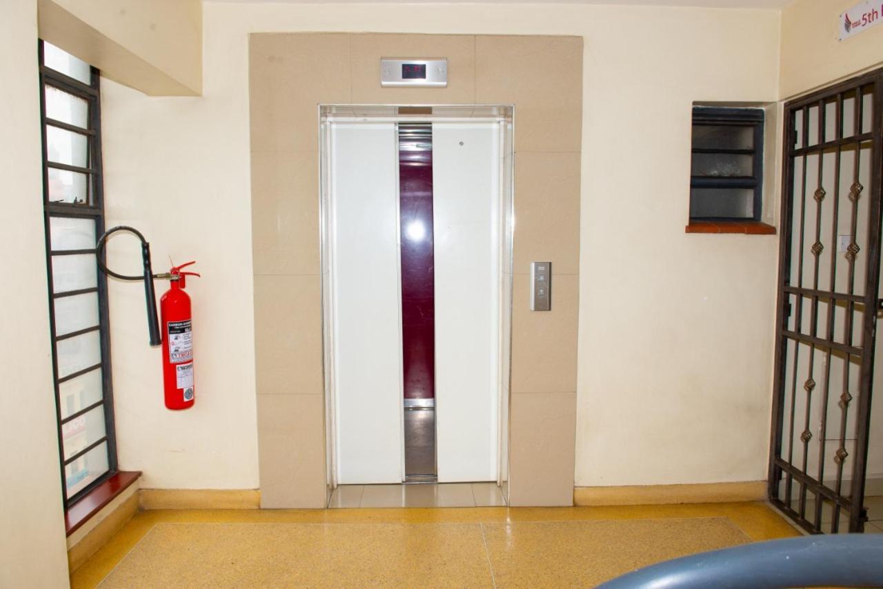 Mercy-phillips Located At Eagle Tower Building Centre Apartamento *