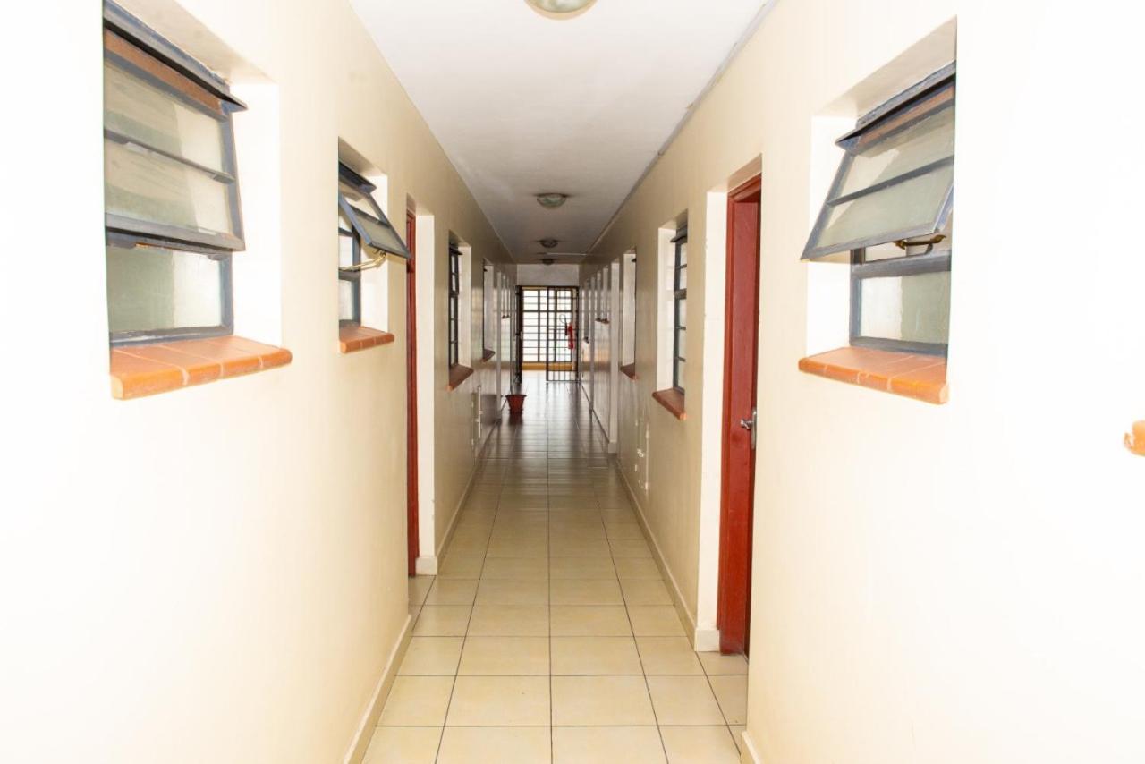 Mercy-phillips Located At Eagle Tower Building Centre Apartamento Nairobi