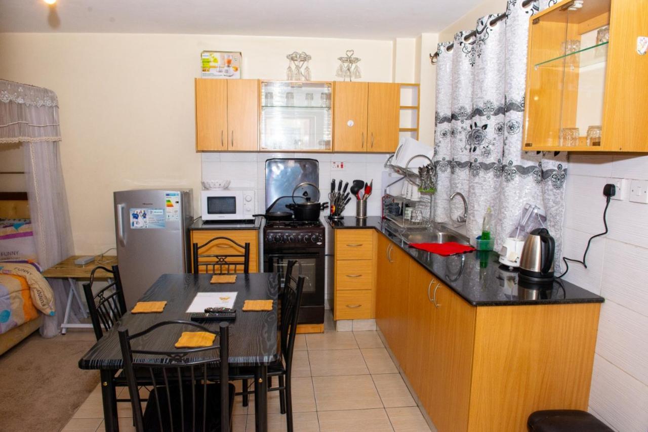 Mercy-phillips Located At Eagle Tower Building Centre Apartamento *