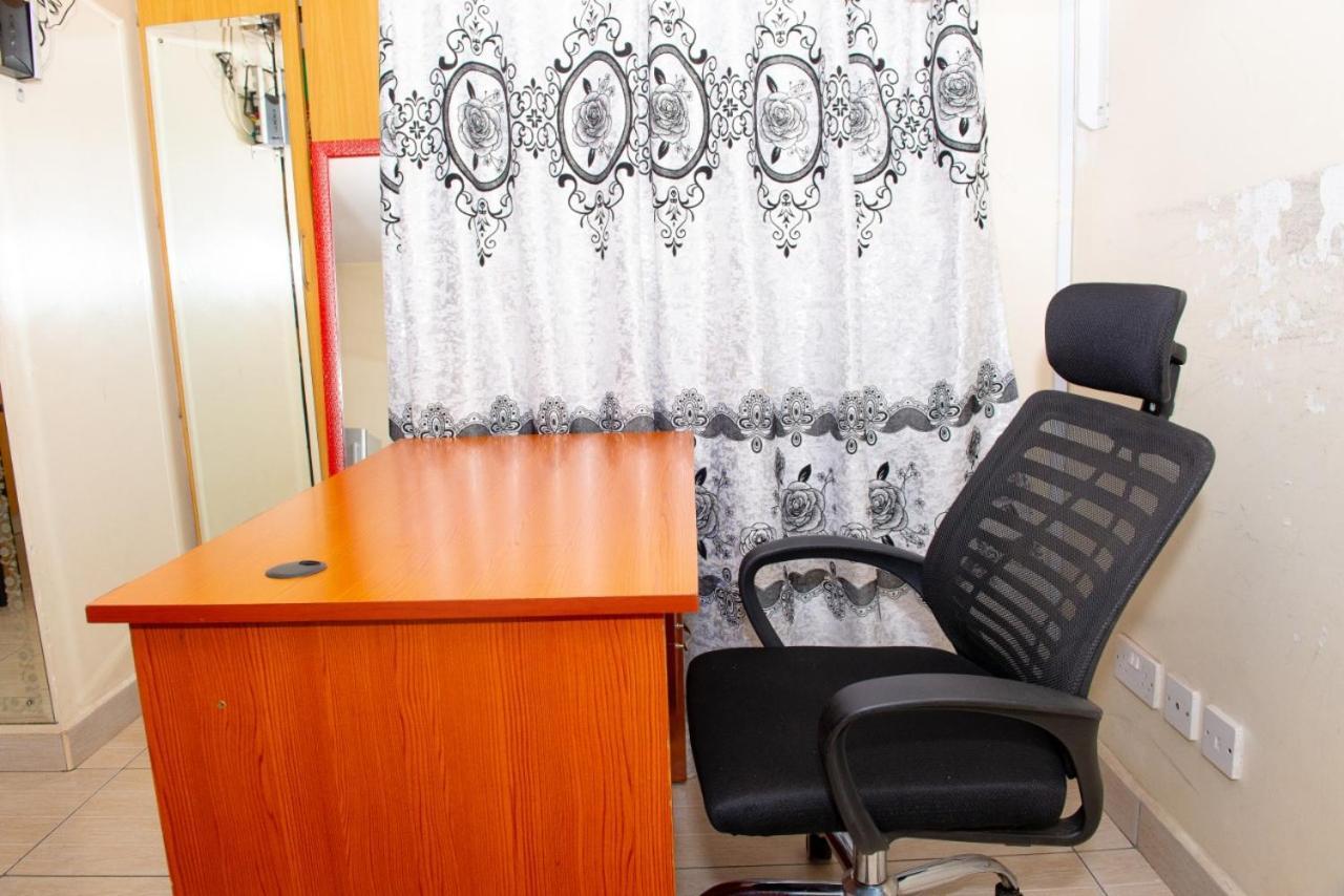 Mercy-phillips Located At Eagle Tower Building Centre Apartamento *