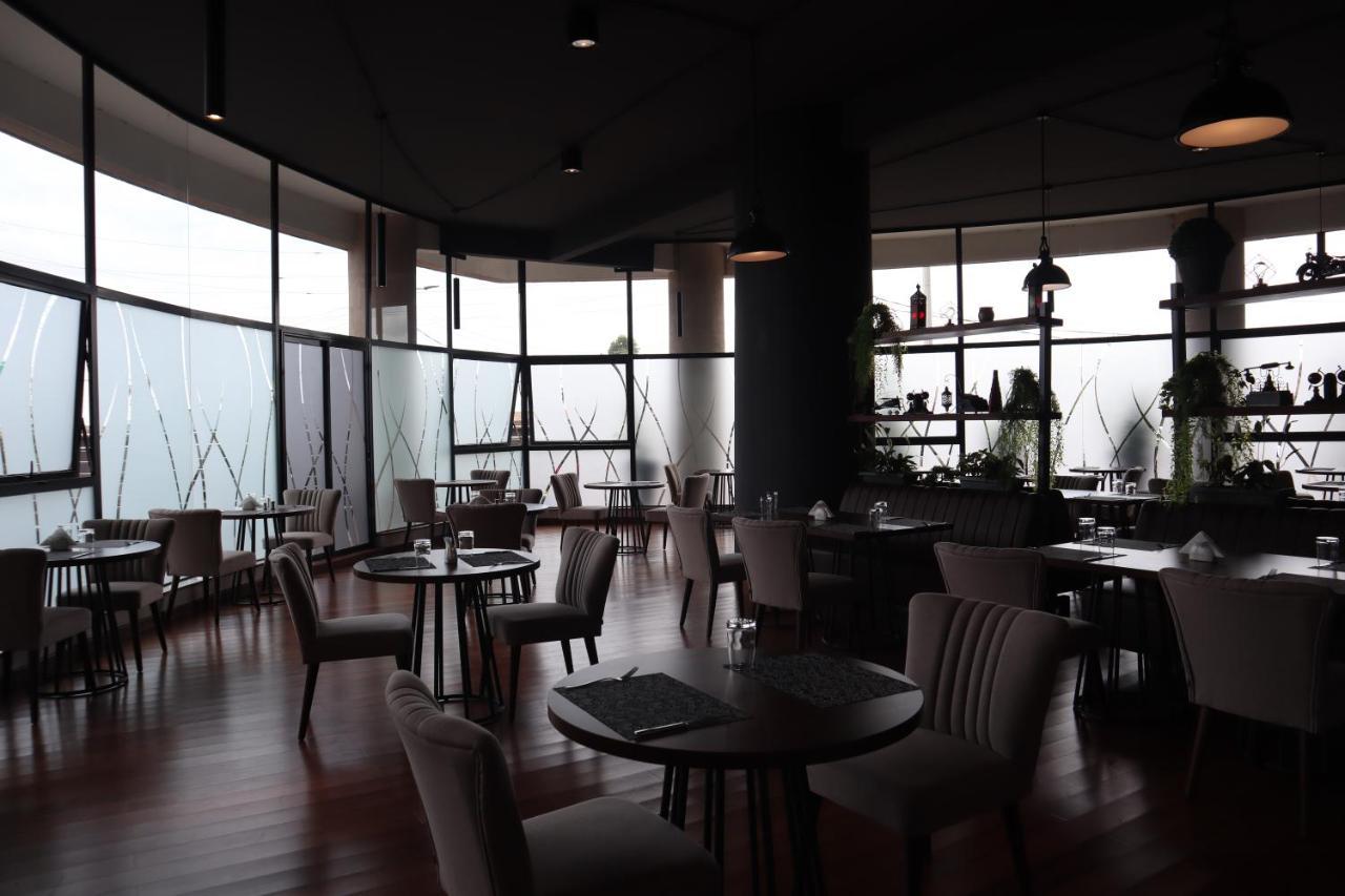 The Curve By The Park Apartment *