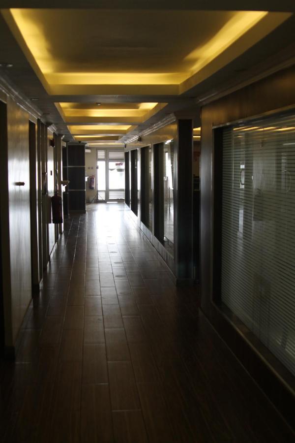 Hotel Airport Landing