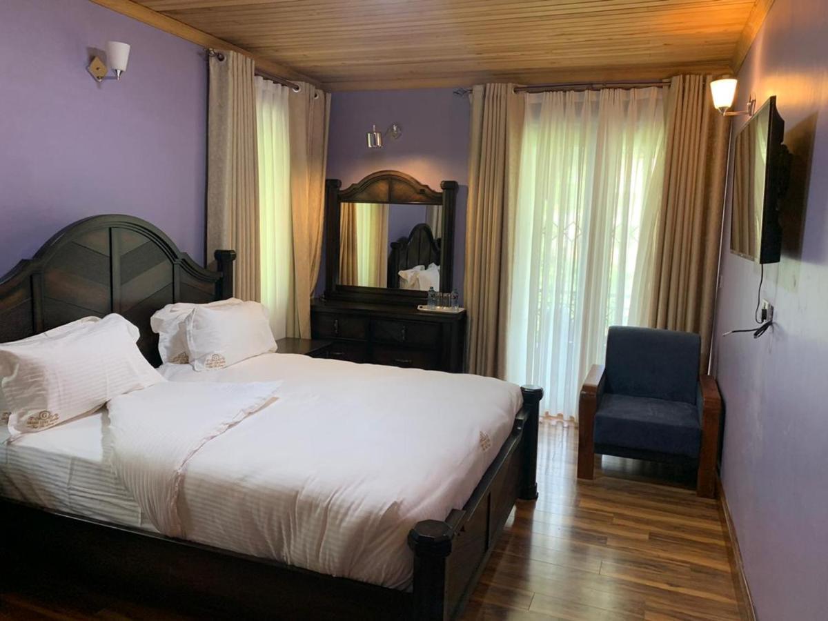 Grand Luxe Karen Lodge *