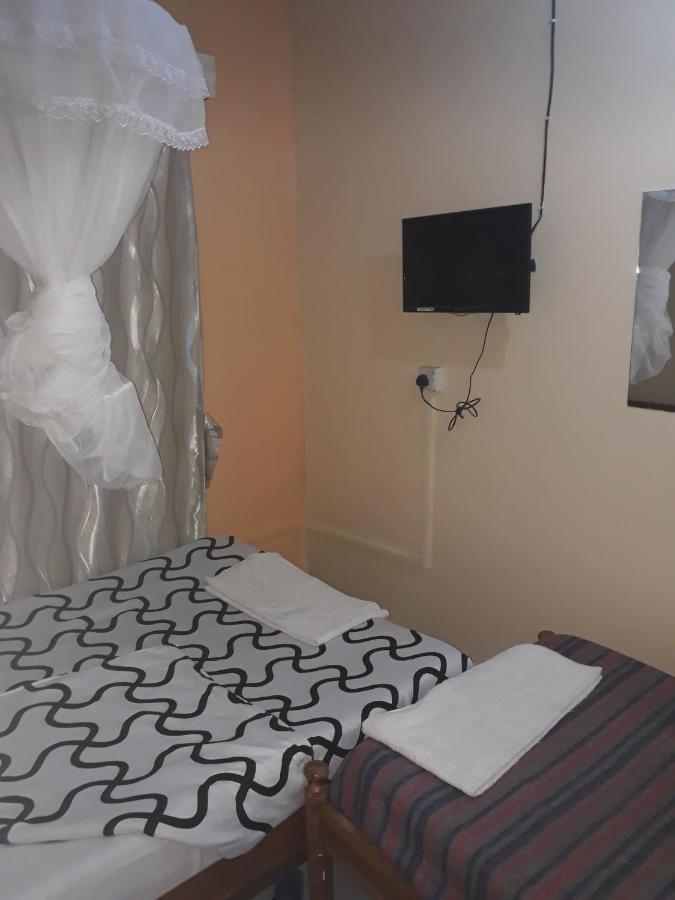 Emmaccra Hotel *