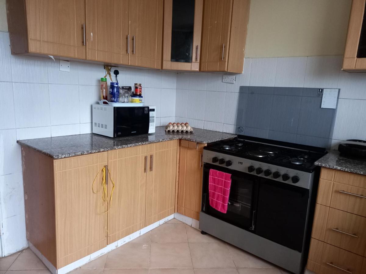 Apartment Ree Homestay & Safaris - Jkia *