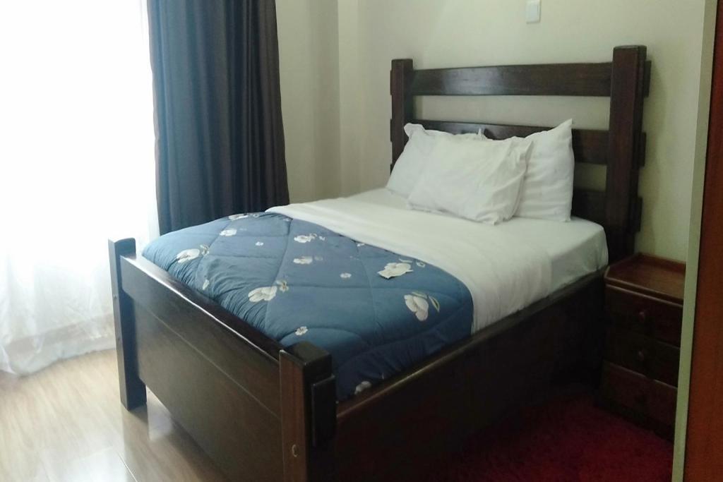 S. Lucie Sapphire Court * Nairobi