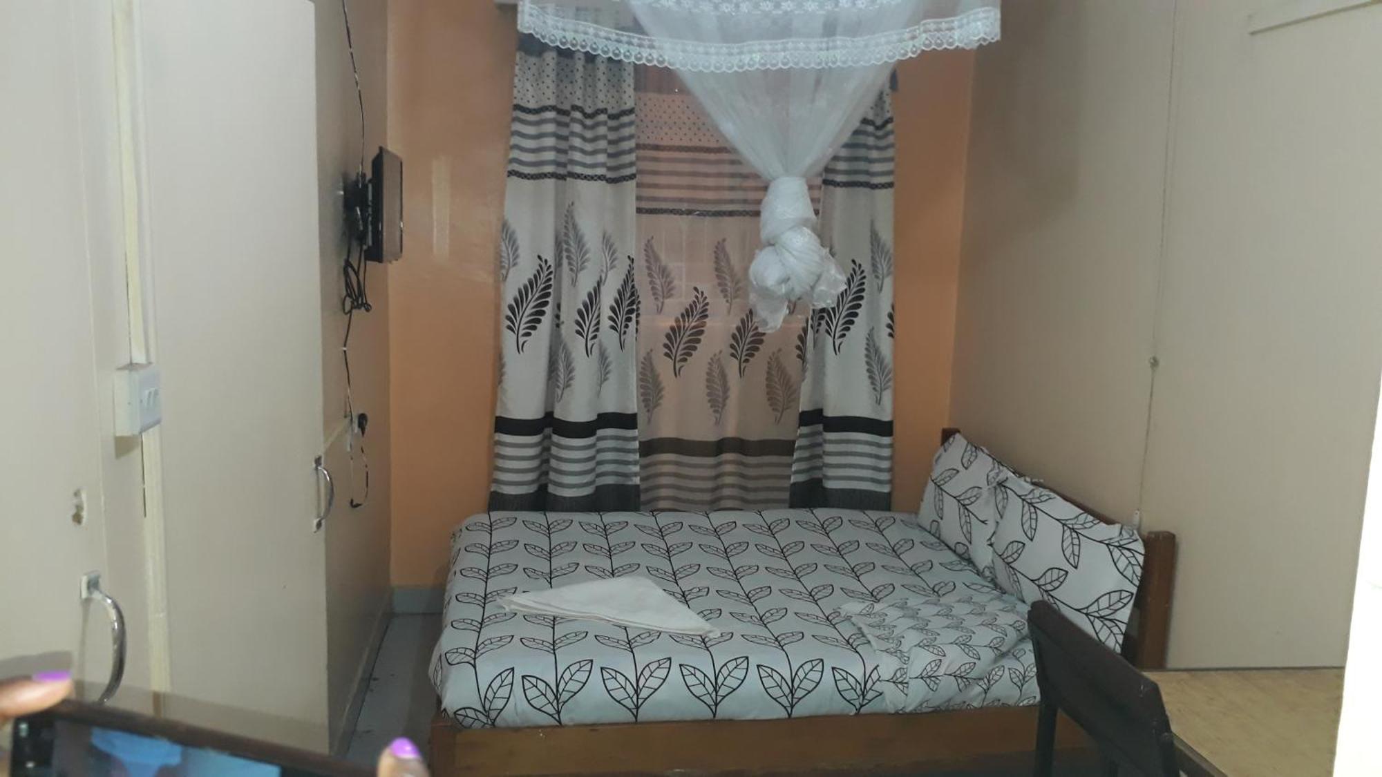 Hotel Emmaccra *