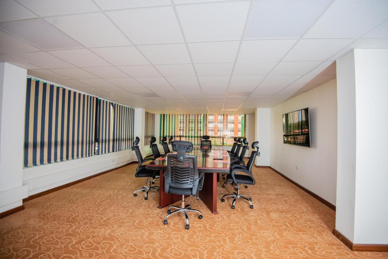 The Crossroads Hotel, Westlands 3*
