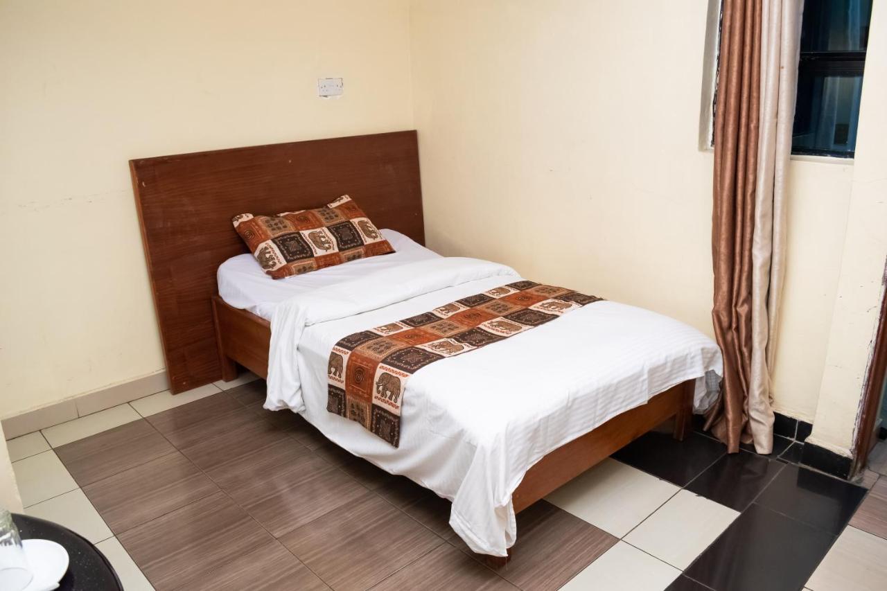 Ngara Riverside Hotel 2*