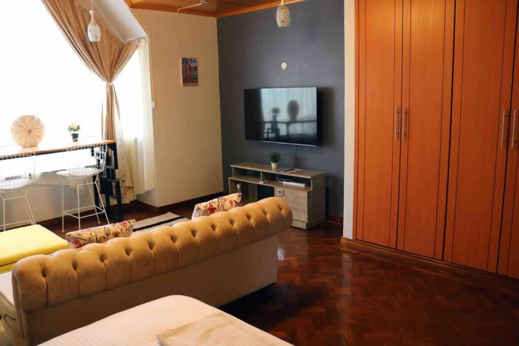 Rose Avenue Penthouse Apartment
