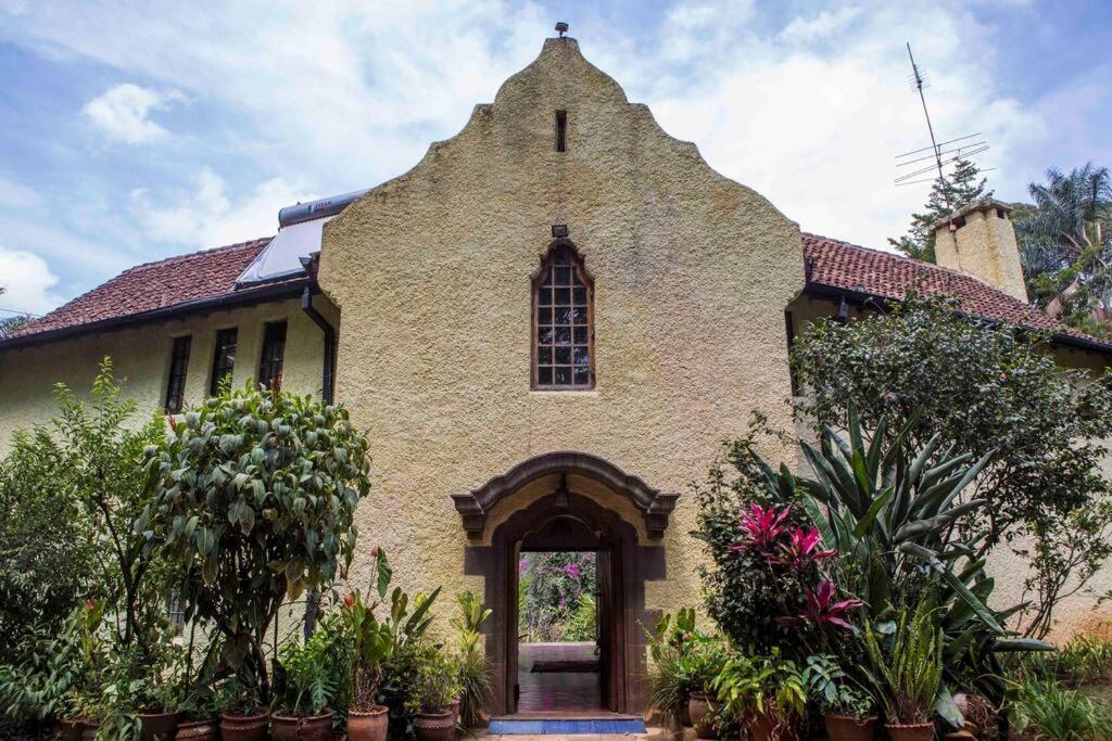 Villa Beautiful Historic Stand Alone In Muthaiga, Nairobi