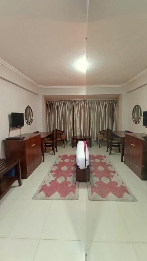 Decale Palace Hotel 3*
