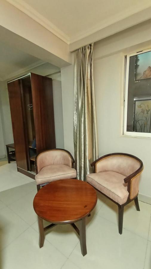 Decale Palace Hotel 3*