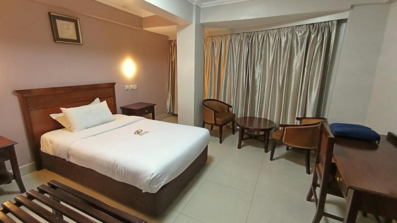 Decale Palace Hotel 3*