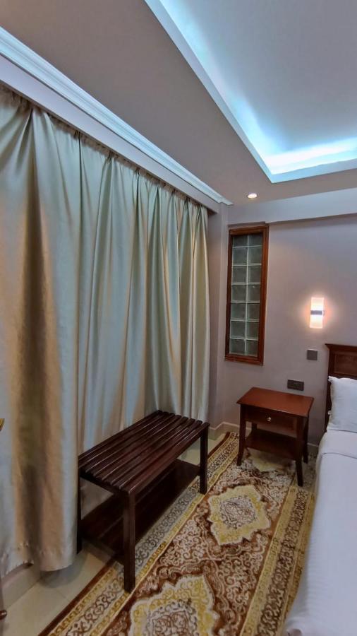 Decale Palace Hotel 3*