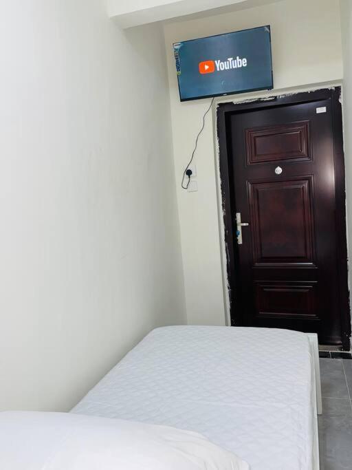 Cozy And Budget Studio In A Kilimani Apartment *