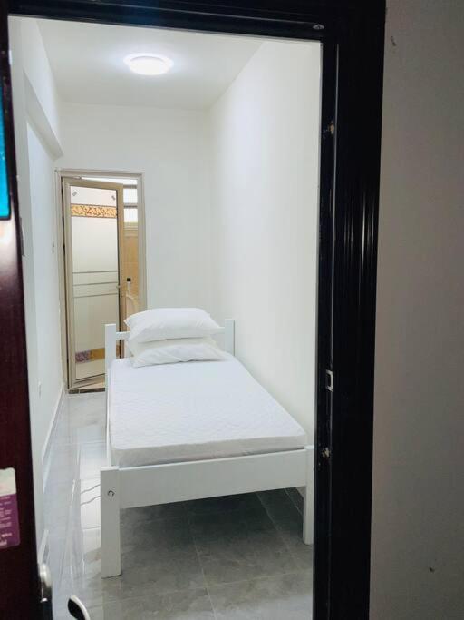 Cozy And Budget Studio In A Kilimani Apartment Nairobi