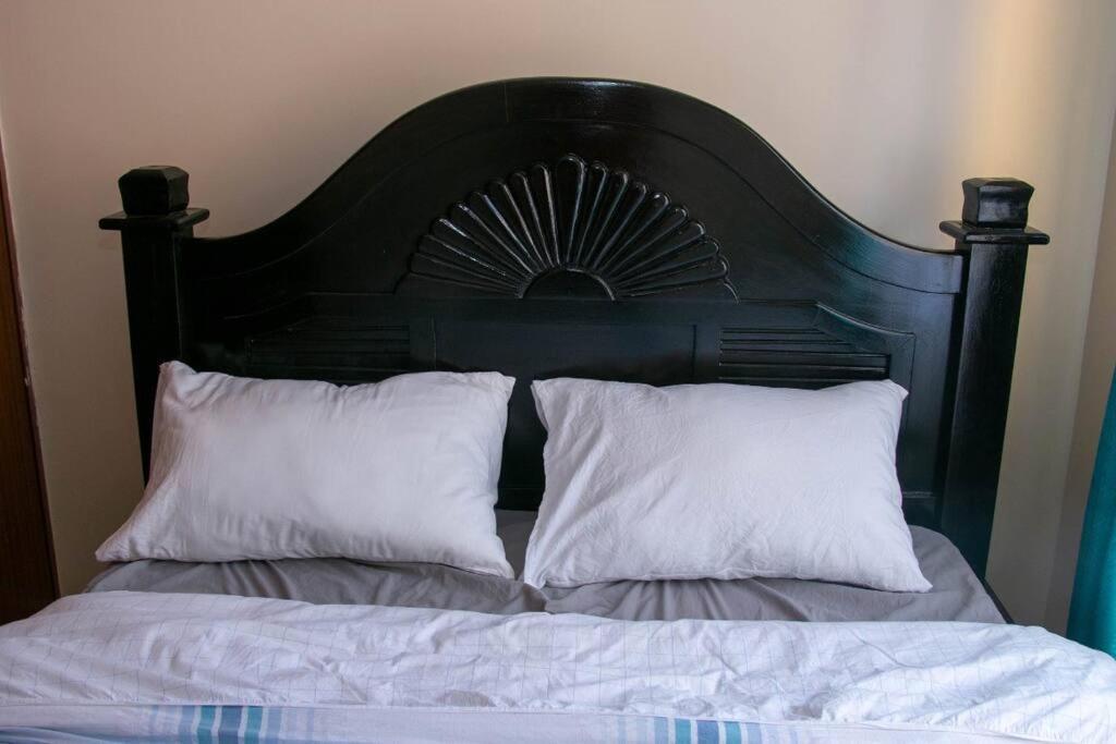 Apartment Lovely Fully Furnished And Serviced 4-bedroom