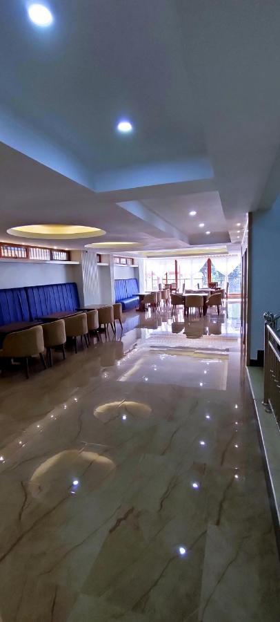 Hays Hotel 2*