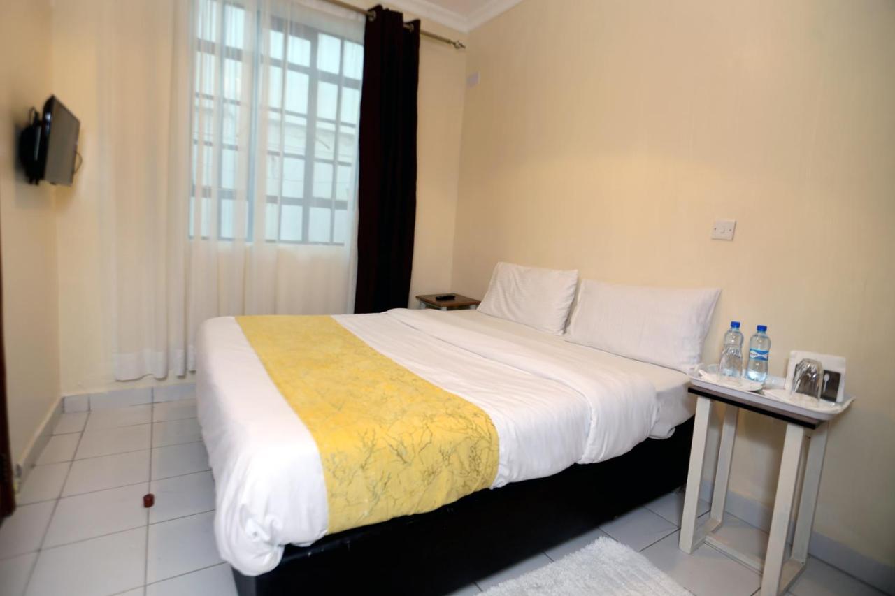 Esao Airport Suites Homestay *