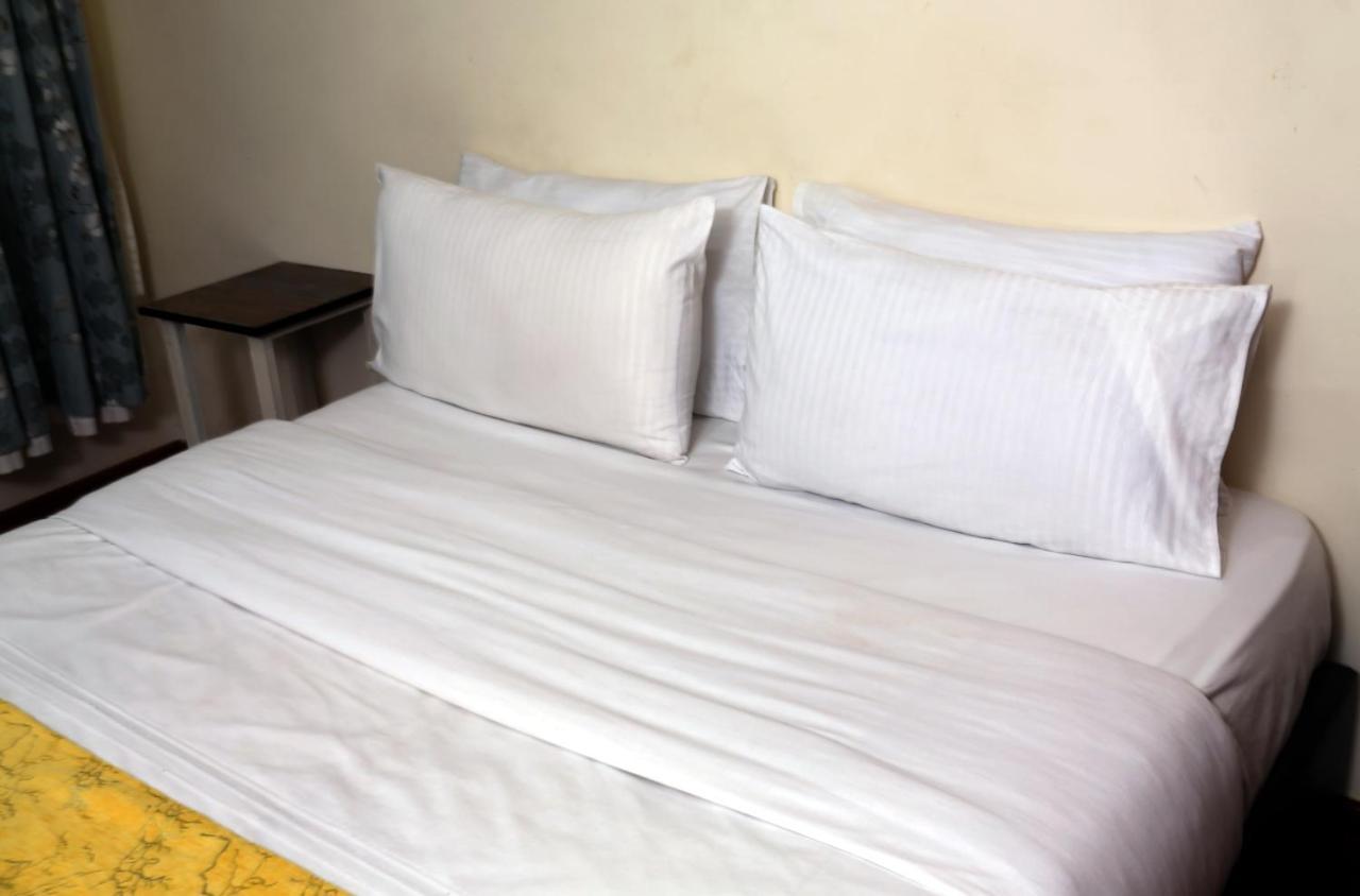 Homestay Esao Airport Suites *