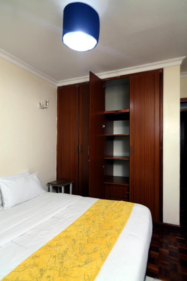 Homestay Esao Airport Suites *