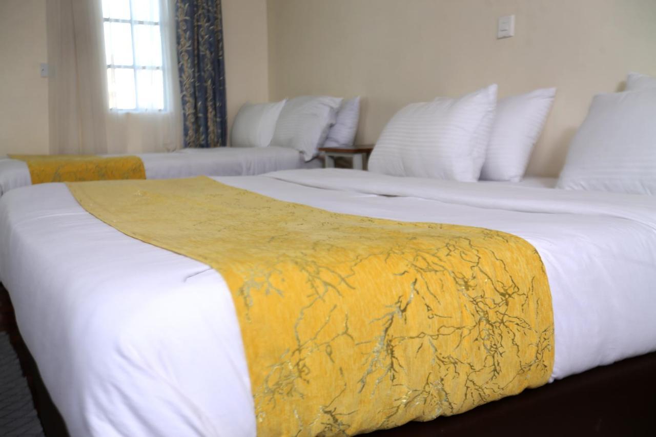 Homestay Esao Airport Suites *