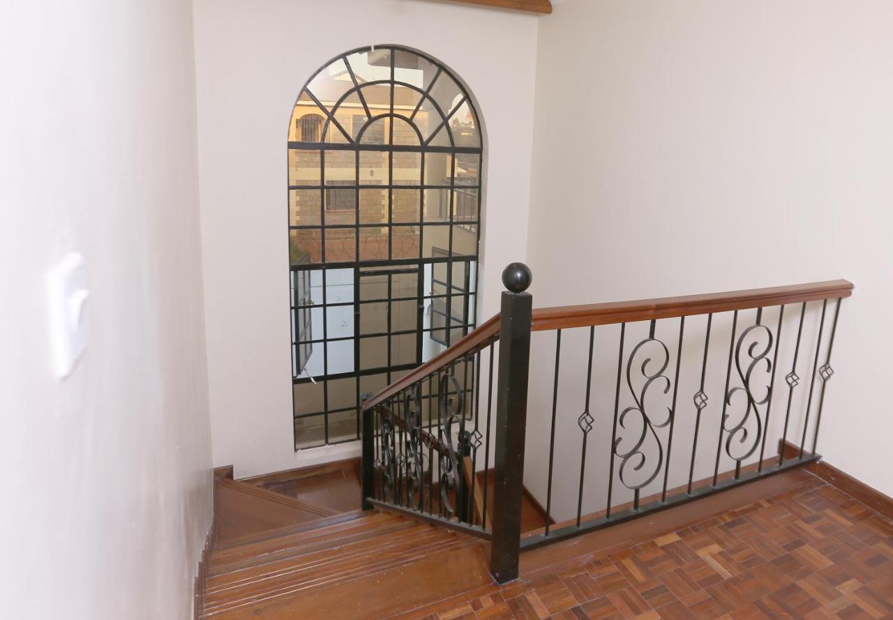Homestay Esao Airport Suites *