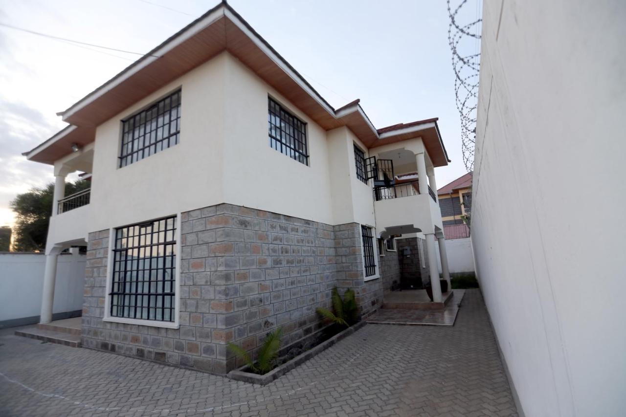 Homestay Esao Airport Suites *