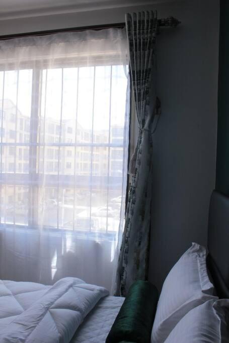 Lovely Emerald 3-bedroom Apartment *