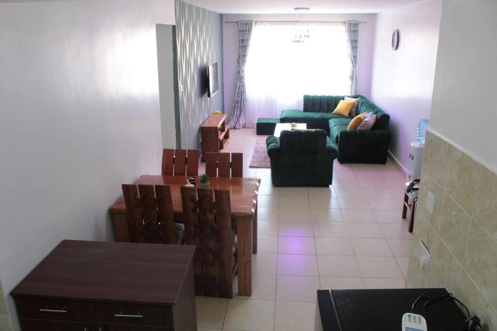 Lovely Emerald 3-bedroom Apartment