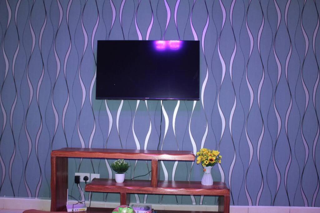 Lovely Emerald 3-bedroom Apartment *